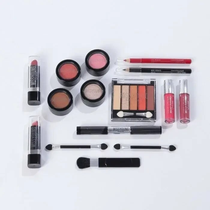 Набор декоративной косметики в алюминиевом кейсе с зеркалом Makeup set MC1488 Серебристый