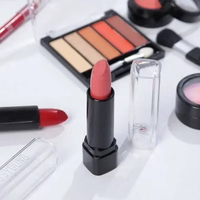 Набор декоративной косметики в алюминиевом кейсе с зеркалом Makeup set MC1488 Серебристый