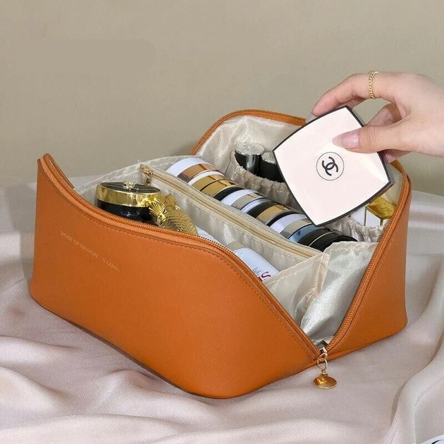 Вместительная косметичка с диагональной застежкой CosmyCase, коричневая