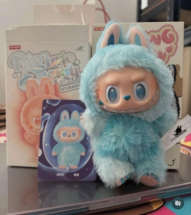 Мягкая подвесная игрушка Лабубу 15см ГОЛУБОЙ Pop Mart Labubu Art The Monsters плюшевый брелок