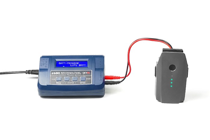 Зарядний пристрій SkyRC e680 8A/80W з/БЖ універсальний (SK-100149)