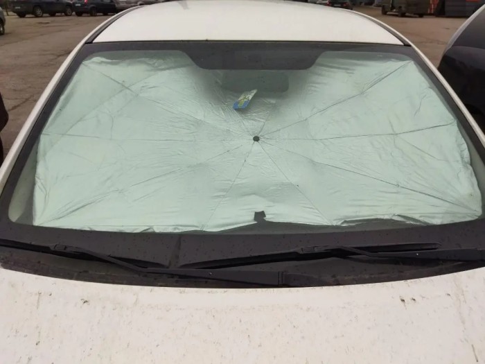 Автомобильный солнцезащитный зонтик на лобовое стекло 78х136 см