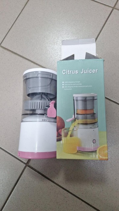 УЦЕНКА! Аккумуляторная соковыжималка Citrus Juicer от USB 0.4л (Трещина на корпусе 3104)