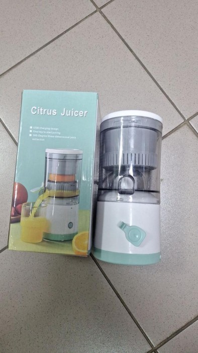 УЦЕНКА! Аккумуляторная соковыжималка Citrus Juicer от USB 0.4л (Плохая упаковка, нет носика 3105)